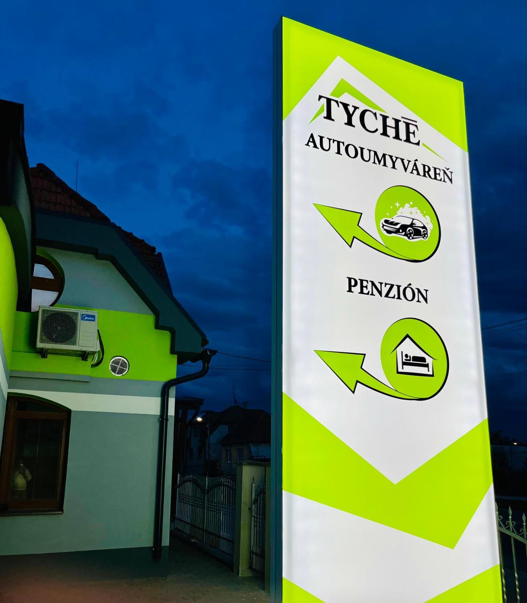 Penzión Tyché Surany Zewnętrze zdjęcie